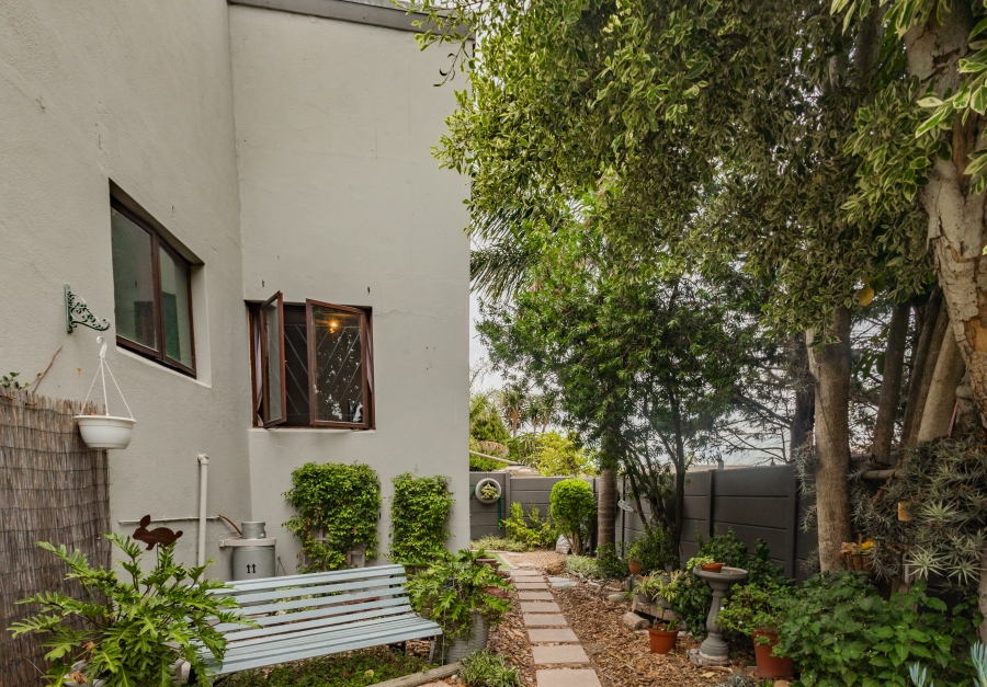 3 Bedroom Property for Sale in The Crest Western Cape